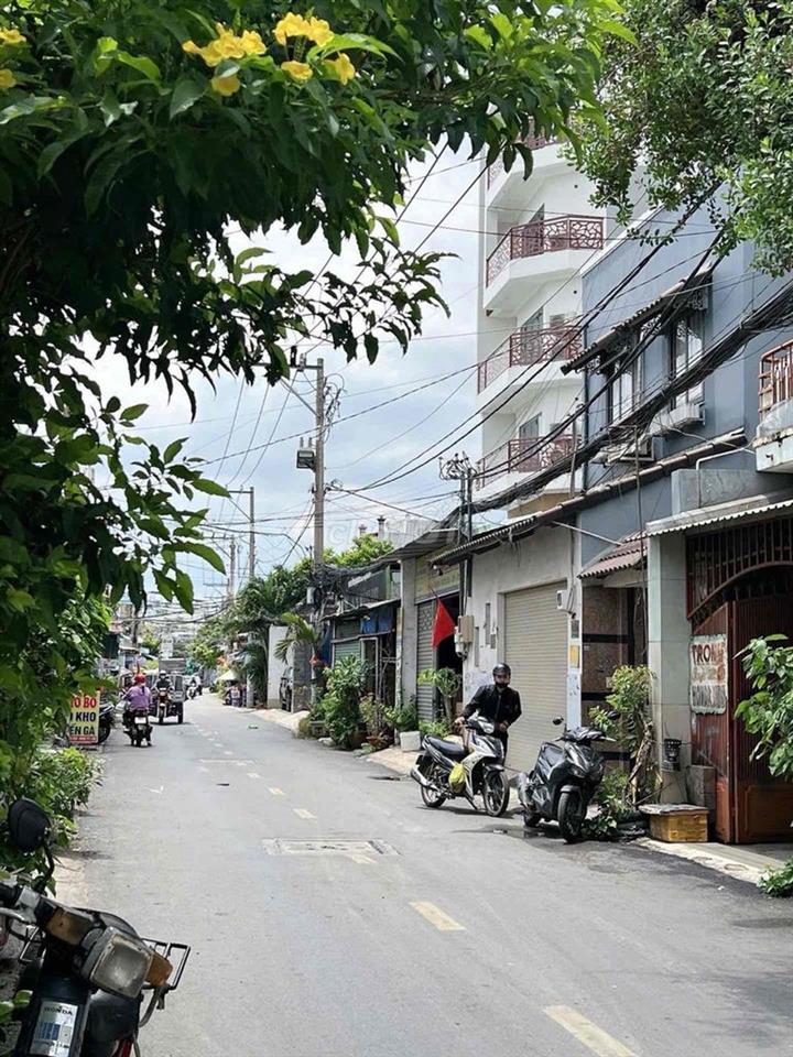 Nhà Đông Hưng Thuận 5x12,6m, 2 tầng, hẻm xe tải, chỉ 5,3 tỷ