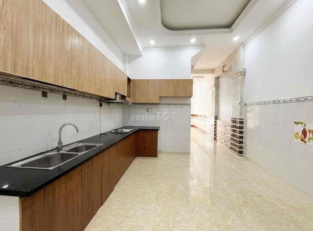 Hot! Nhà 4 tầng 60m², ô tô vào nhà, đối diện Hiệp Thành City, 5,7 tỷ