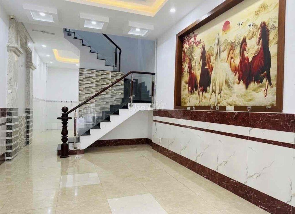 Hot! Nhà 4 tầng 60m², ô tô vào nhà, đối diện Hiệp Thành City, 5,7 tỷ