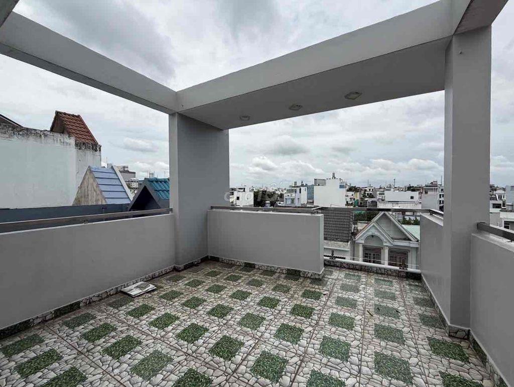 Hot! Nhà 4 tầng 60m², ô tô vào nhà, đối diện Hiệp Thành City, 5,7 tỷ
