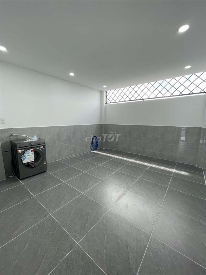 Nhà mới 3 lầu, 4m x14m, có gara xe, gần Metro đường Lê Văn Khương