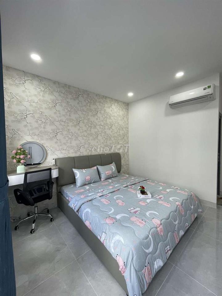 Nhà mới 3 lầu, 4m x14m, có gara xe, gần Metro đường Lê Văn Khương