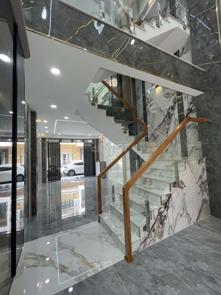 Nhà mới 3 lầu, 4m x14m, có gara xe, gần Metro đường Lê Văn Khương