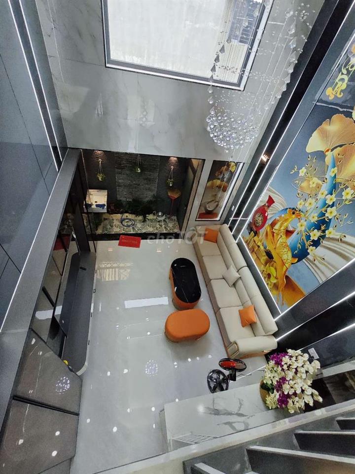 Nhà gần chợ An Sương đường DCT 15, DT 4m x13m, 3 lầu,  có gara xe hơi
