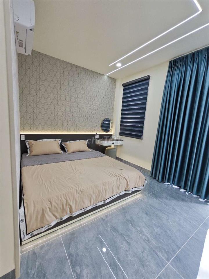 Nhà gần chợ An Sương đường DCT 15, DT 4m x13m, 3 lầu,  có gara xe hơi