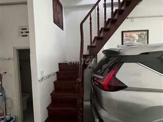 cần bán để chuyển đến vị trí gần trường học của các con