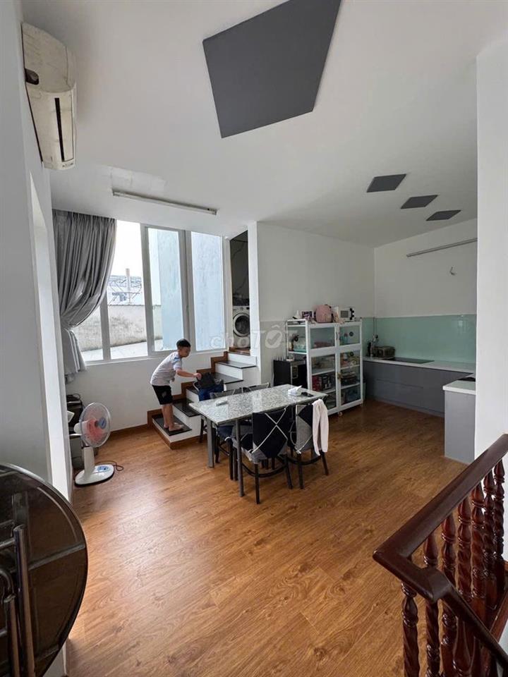 cần bán để chuyển đến vị trí gần trường học của các con