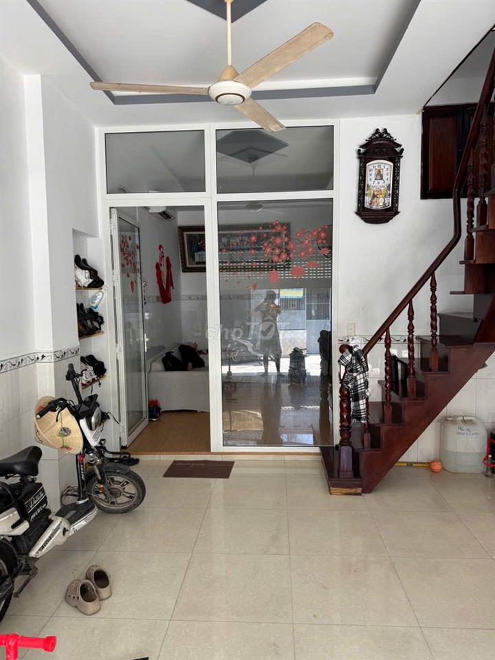 cần bán để chuyển đến vị trí gần trường học của các con