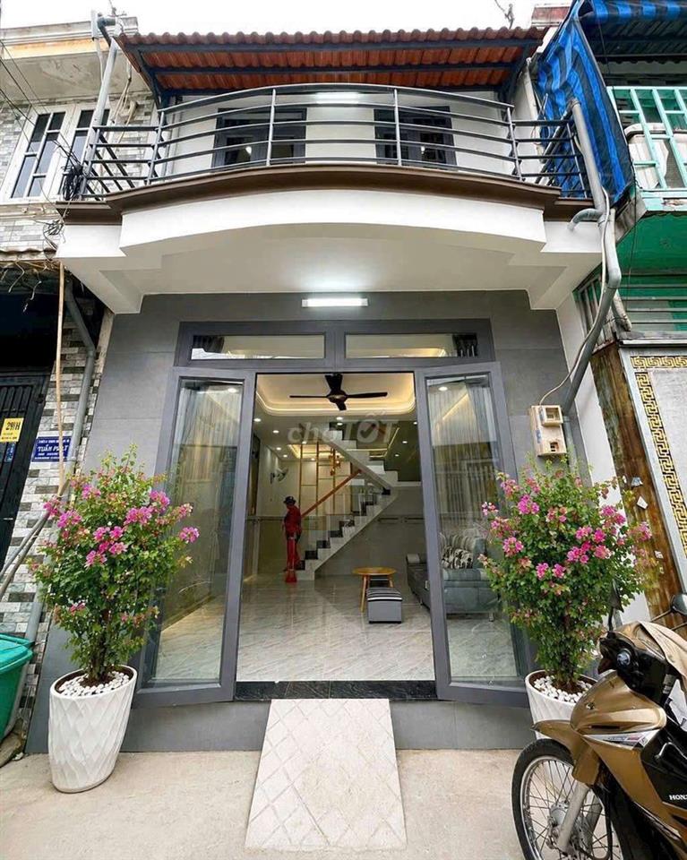 Nhà vị trí đẹp ngay chợ thiếc Lê Văn Khương 