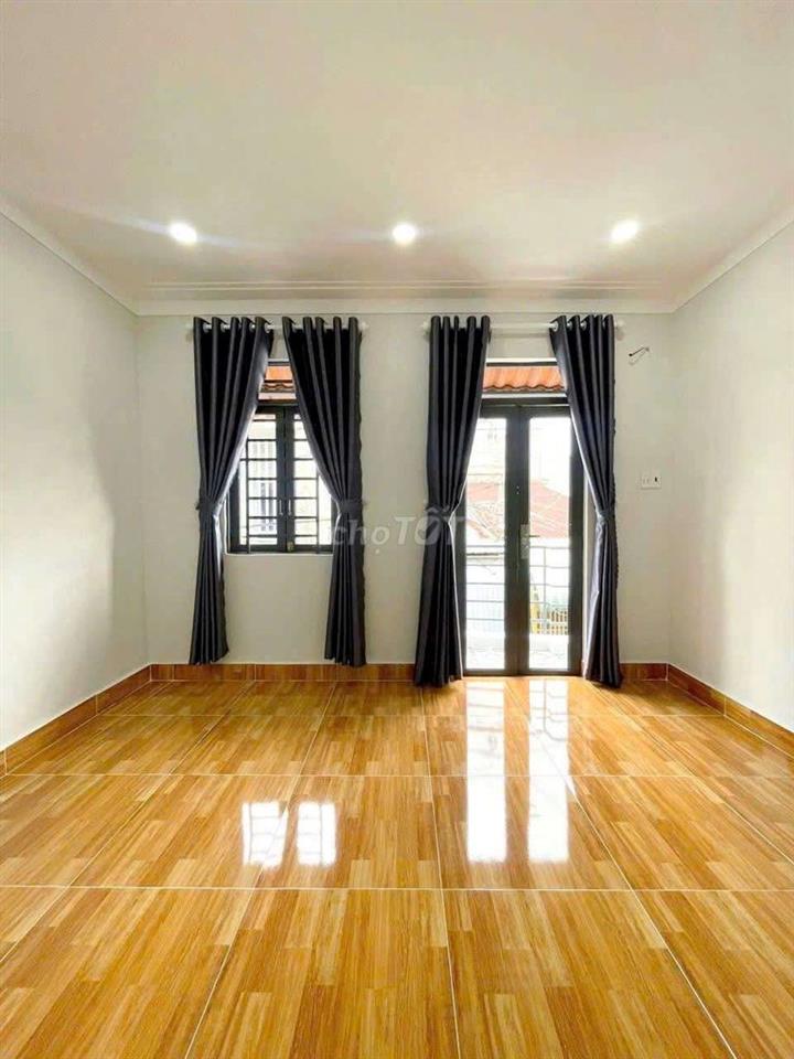 Nhà vị trí đẹp ngay chợ thiếc Lê Văn Khương 
