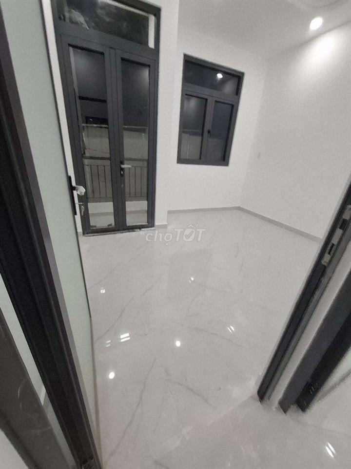 NHÀ TRỆT LẦU MỚI SỬA  ÐẸP 2PN 2WC 
