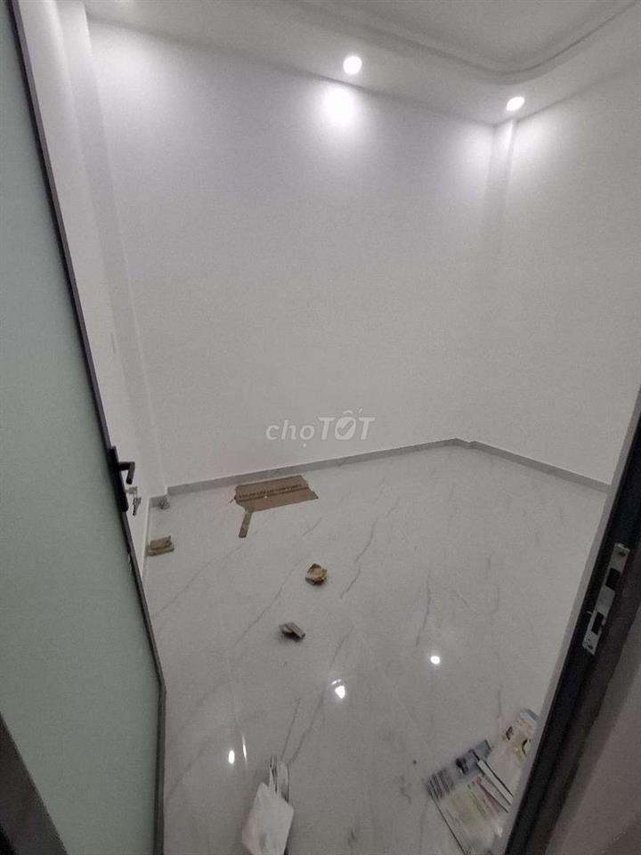 NHÀ TRỆT LẦU MỚI SỬA  ÐẸP 2PN 2WC 