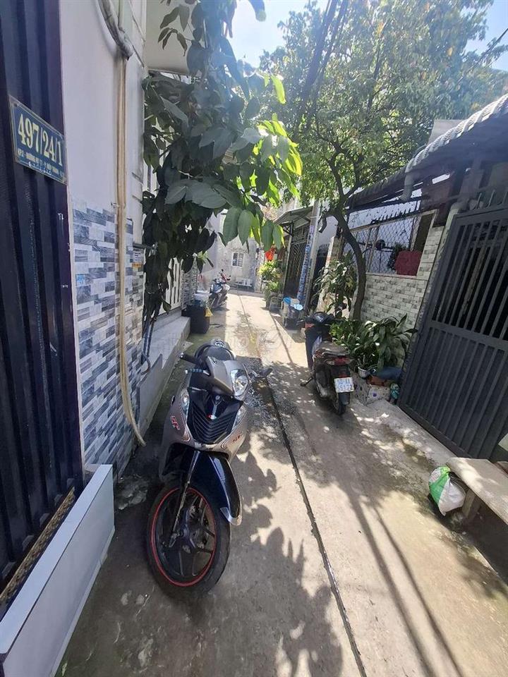 Nhà đức lững . Đường HT-17 củ giờ TTH .