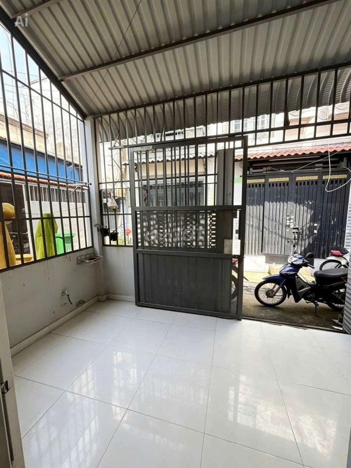 Nhà đức lững . Đường HT-17 củ giờ TTH .