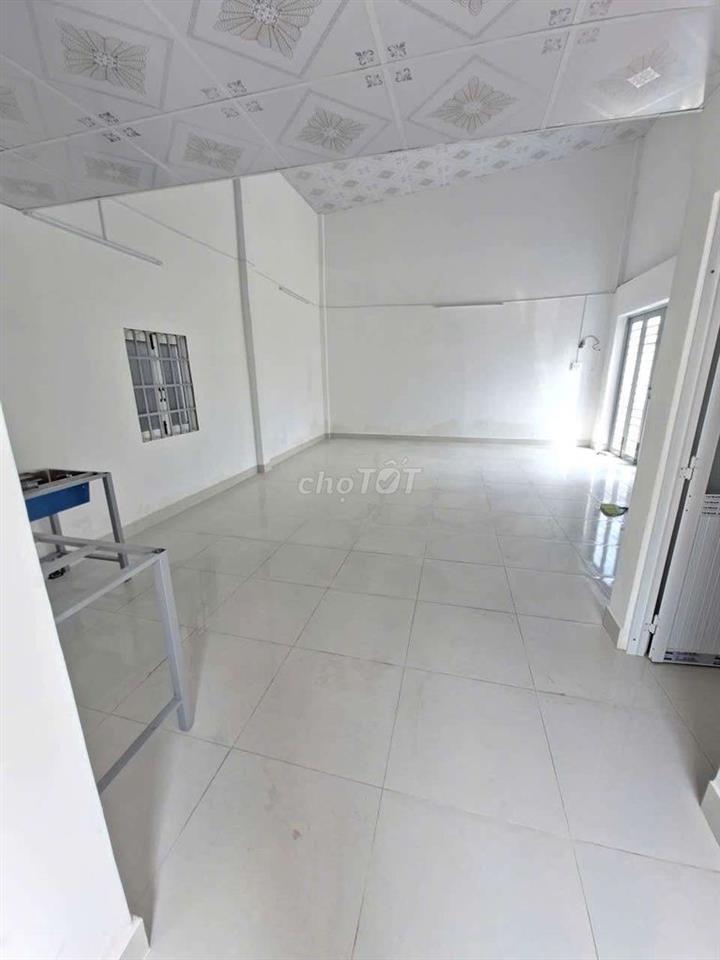 CHO THUÊ  NHÀ MỚI  150M .100M RA CHỢ 