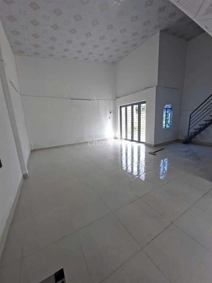 CHO THUÊ  NHÀ MỚI  150M .100M RA CHỢ 