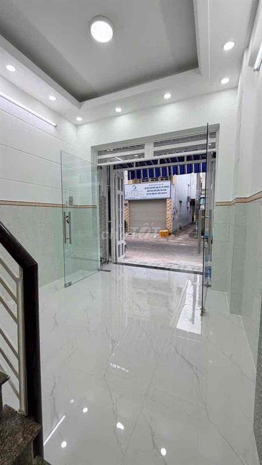 Bán Nhà MT Sổ Chung,3m50x10,3lầu,3tỷ180tr,MT Nguyễn Thị Thơi.Tphcm