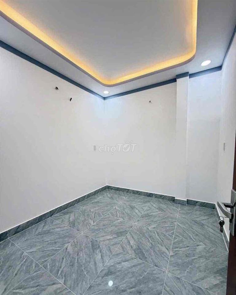 nhà 3PN, giáp GV, nhà mới - đẹp