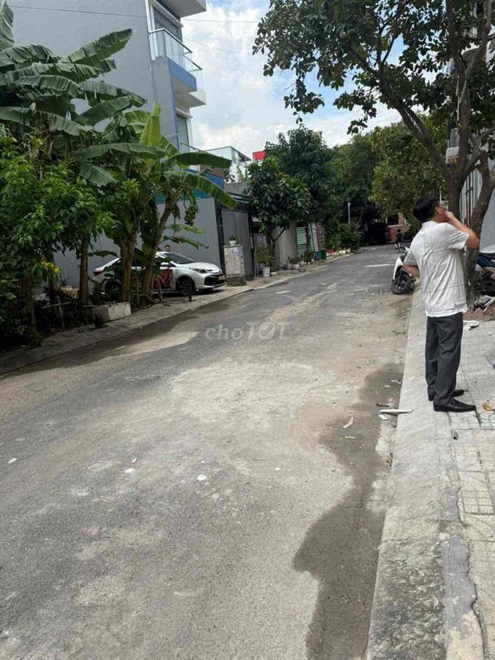 NHÀ MỚI, CẦN TIỀN BÁN GẤP.