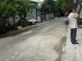 NHÀ MỚI, CẦN TIỀN BÁN GẤP.