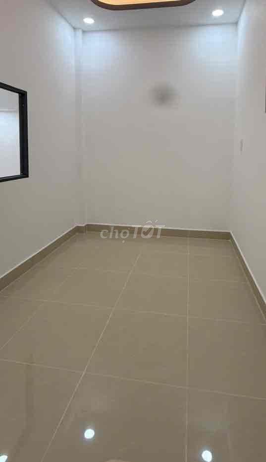 Nhà giá rẻ Q12