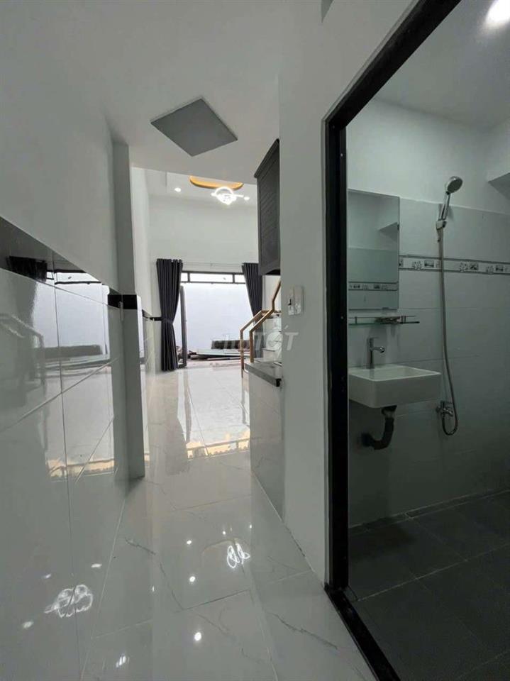 cần bán nhà dep chính chu