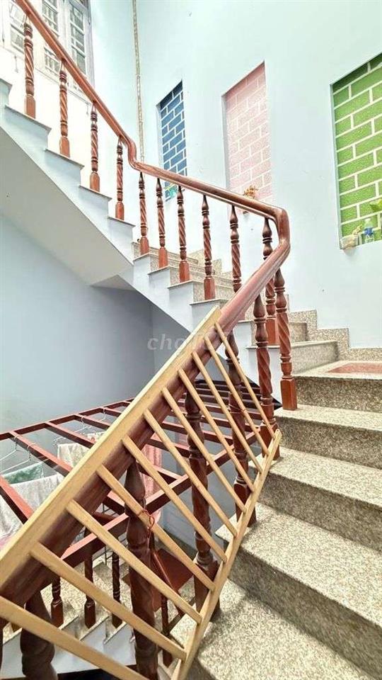 BÁN NHÀ 3 TẦNG DT 4 X27 HẺM XE HƠIĐƯỜNGHUỲNHTHỊHAI PHƯỜNGTÂNCHÁNHHIỆP