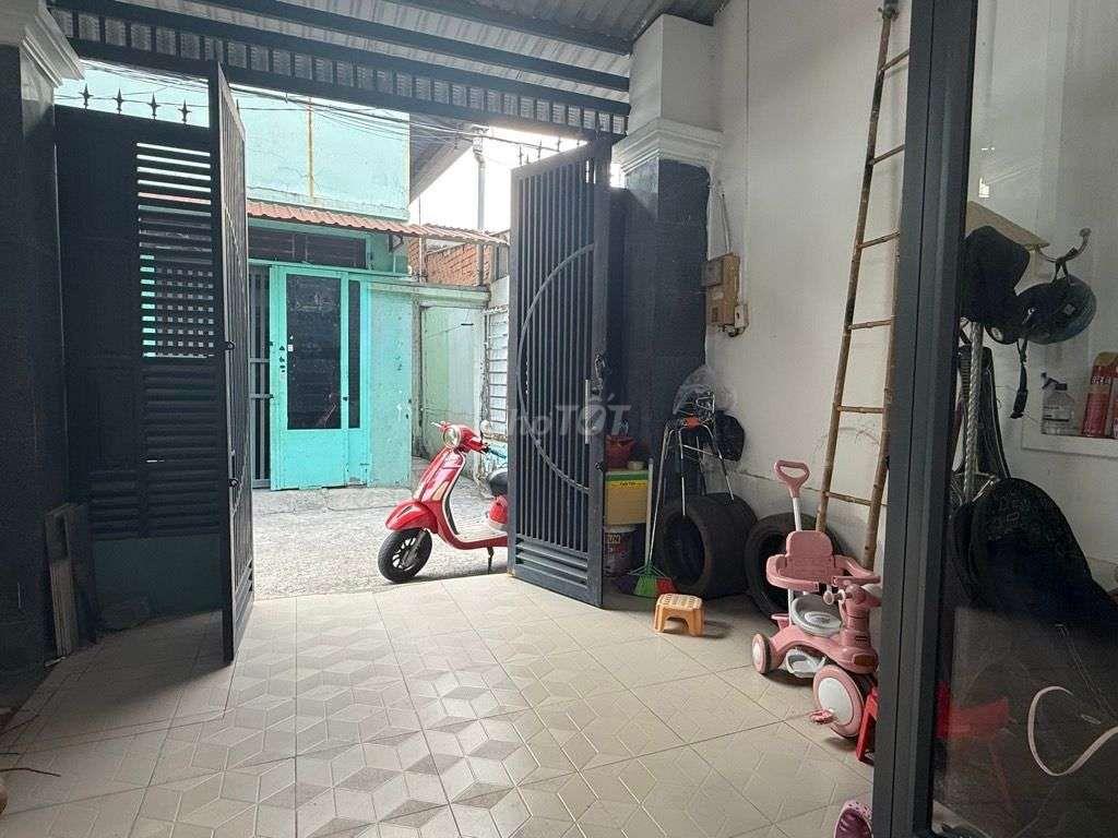 BÁN NHÀ 2 TẦNG DT 4 X 17 HẺM XE HƠI ĐƯỜNG NGAYHIỆPTHÀNH CTY