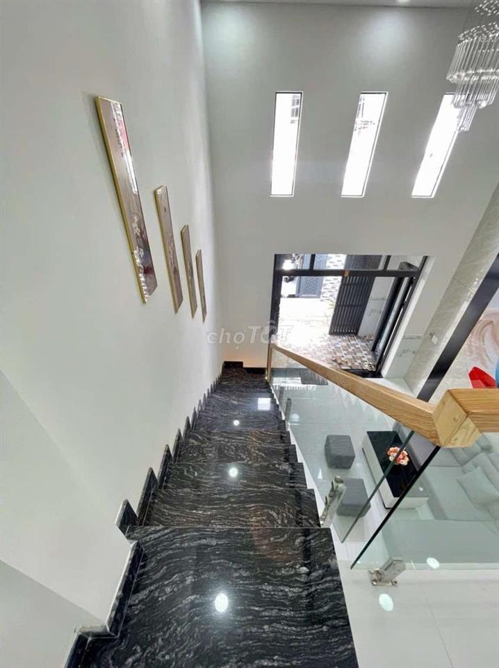 BÁN NHÀ ĐẸP 2 TẦNG KIÊN CỐ NGAY CHỢ ĐƯỜNG LÊ VĂN KHƯƠNG TÂN THỚI HIỆP