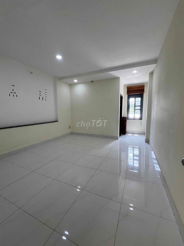 chủ dễ tính cắn bán nhà ,để giải quyết công việc