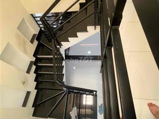 chủ dễ tính cắn bán nhà ,để giải quyết công việc