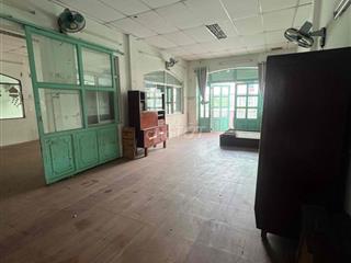 chủ dễ tính cần cho thuê mặt bằng trống suốt lâu đài