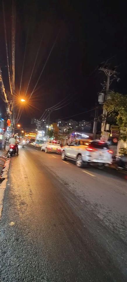 Nhà cần bán gấp .khu vực sầm uất 