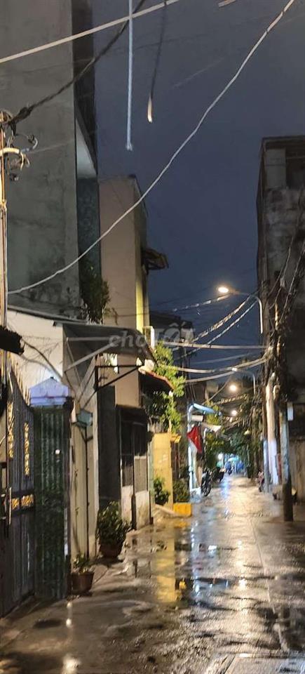 Nhà cần bán gấp .khu vực sầm uất 