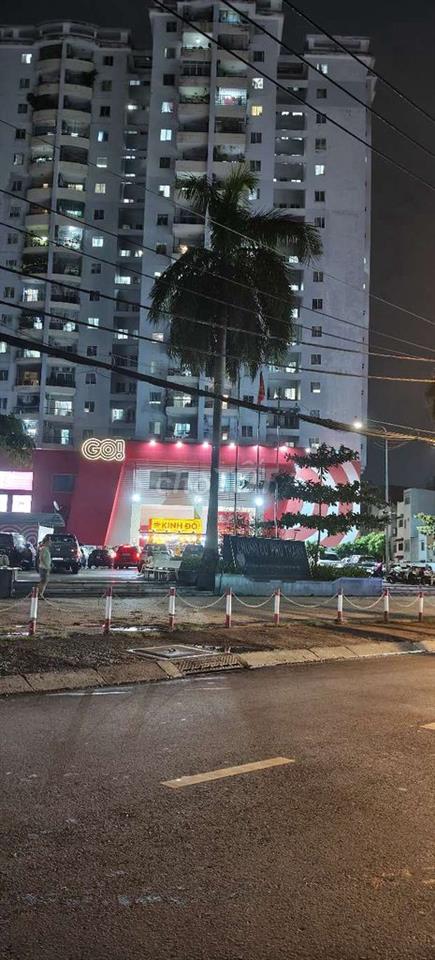 Nhà cần bán gấp .khu vực sầm uất 