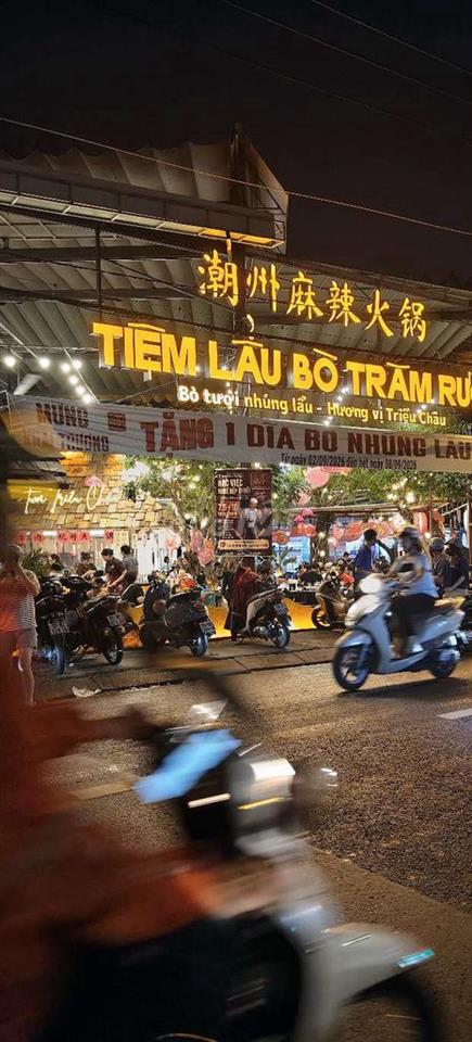 Nhà cần bán gấp .khu vực sầm uất 