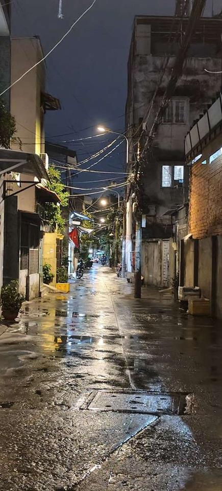 Nhà cần bán gấp .khu vực sầm uất 