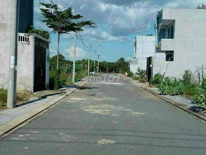 1050m2 full đất ở q9 cũ ngay chợ đình phong phú