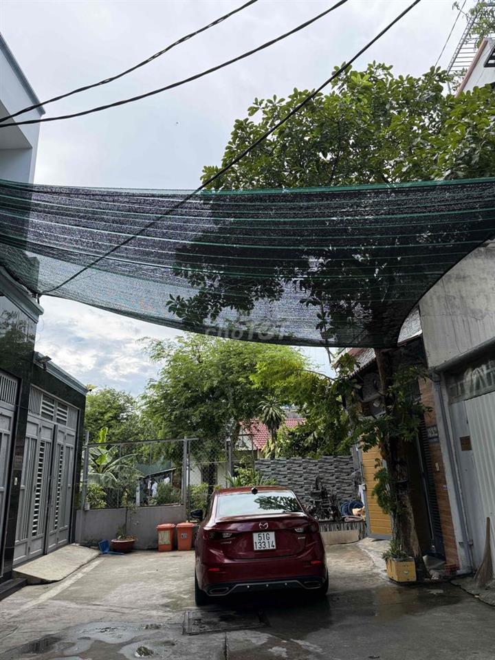 nhà phố khu riêng biệt, an ninh, xe oto đậu vào nhà