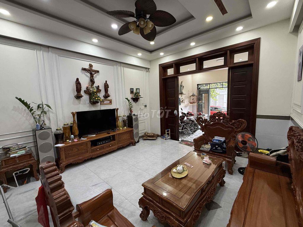 nhà phố khu riêng biệt, an ninh, xe oto đậu vào nhà