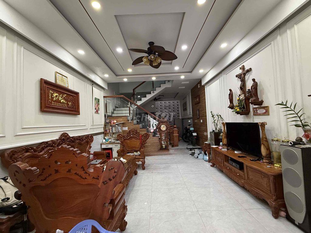 nhà phố khu riêng biệt, an ninh, xe oto đậu vào nhà