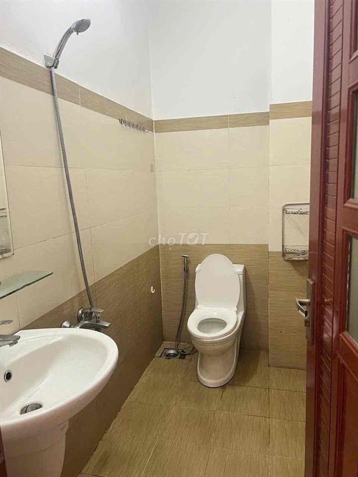 cần bán nhà hẻm xe hơi gần tiện ích