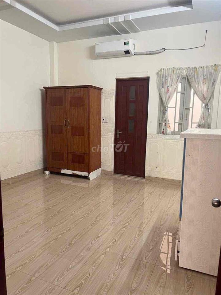 cần bán nhà hẻm xe hơi gần tiện ích