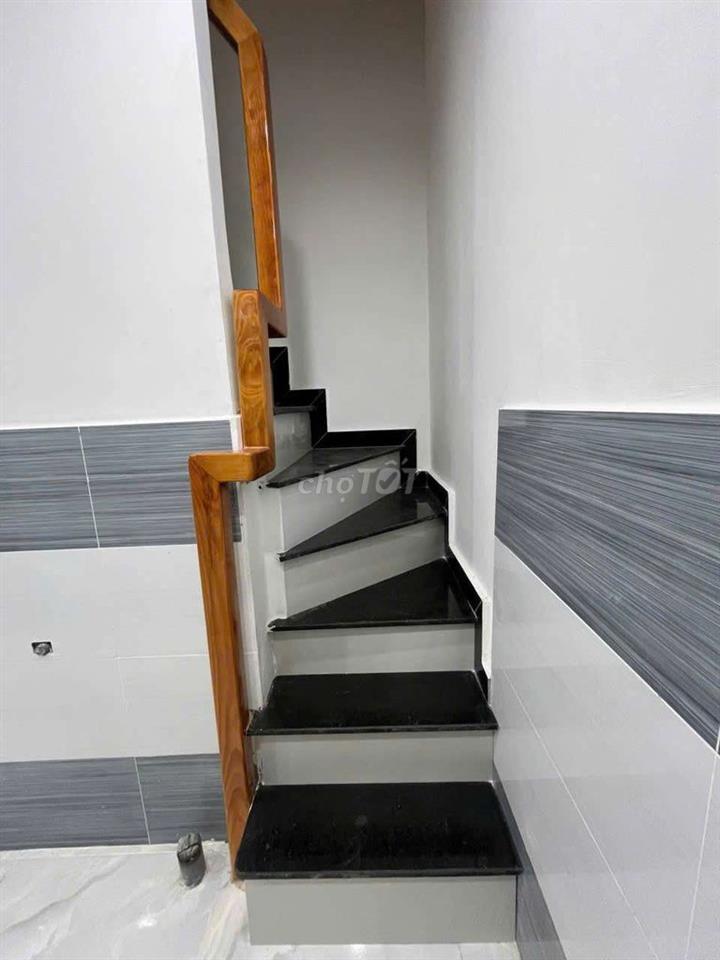 BÁN NHÀ ĐẸP GIÁ RẺ 850TR NGAY NGÃ 4 GA Q12