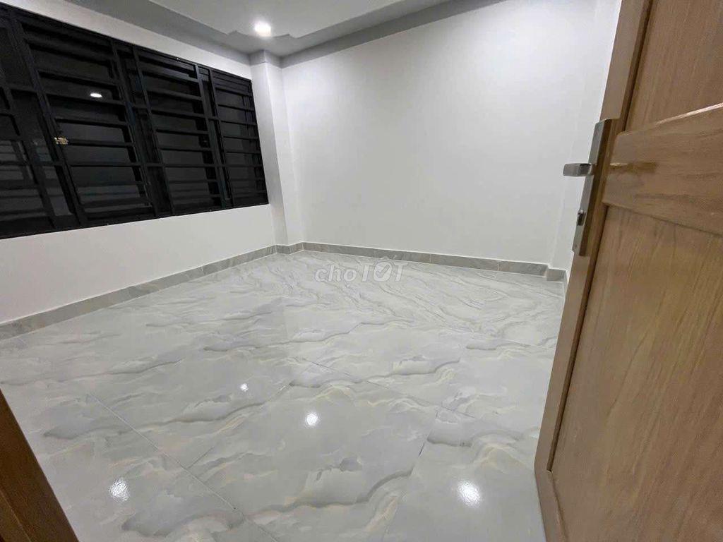 BÁN NHÀ ĐẸP GIÁ RẺ 850TR NGAY NGÃ 4 GA Q12