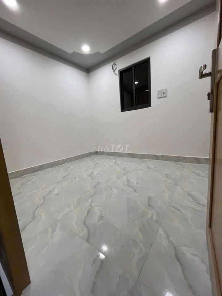 BÁN NHÀ ĐẸP GIÁ RẺ 850TR NGAY NGÃ 4 GA Q12