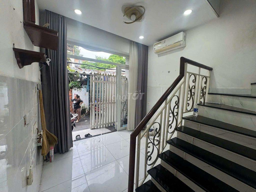 Bán nhà sổ riêng 2,6 tỷ, trệt lầu, hẻm xe hơi
