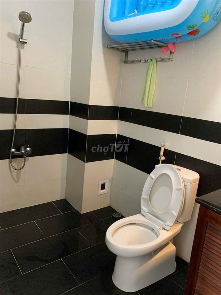 Bán nhà phố quân 12