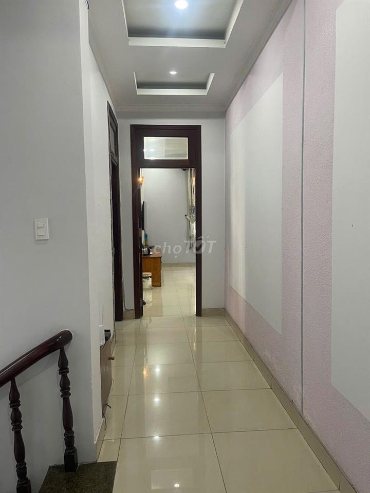 Biệt thư trung tân sát sân bay Tân Sơn Nhất 