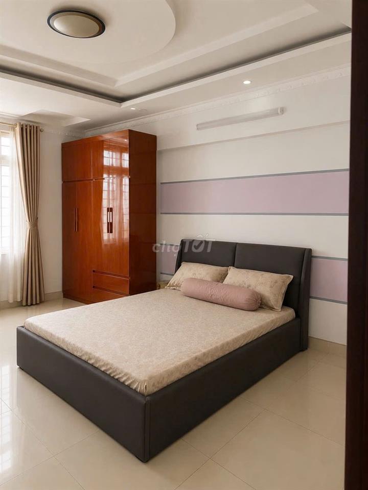 Biệt thư trung tân sát sân bay Tân Sơn Nhất 